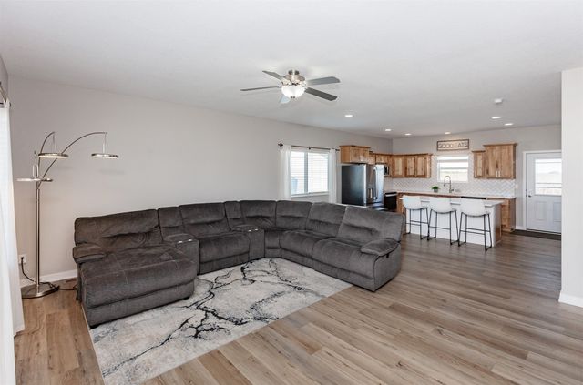 616 Prairie View Drive, Huxley, IA 50124