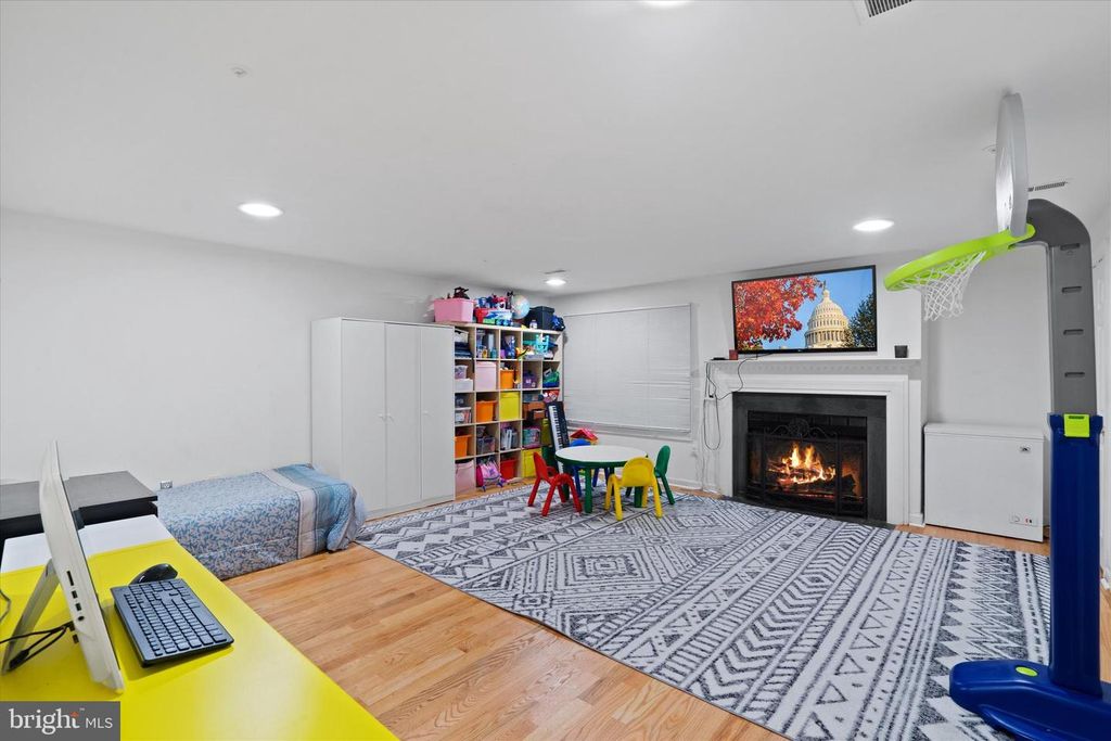Image 22 of property listing at 3721 BERLEIGH HILL CT, Burtonsville, MD 20866