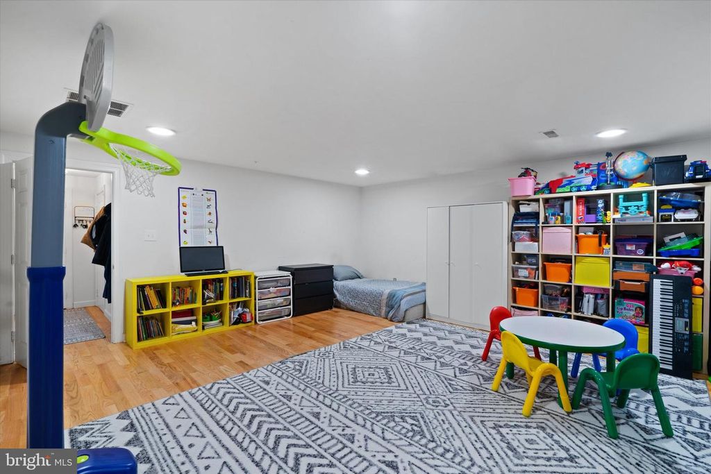 Image 23 of property listing at 3721 BERLEIGH HILL CT, Burtonsville, MD 20866