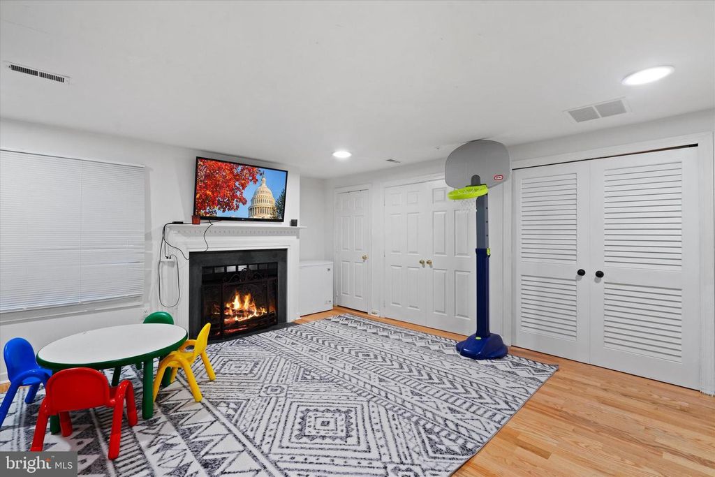 Image 24 of property listing at 3721 BERLEIGH HILL CT, Burtonsville, MD 20866
