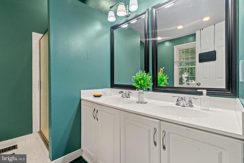 Image 34 of property listing at 3721 BERLEIGH HILL CT, Burtonsville, MD 20866