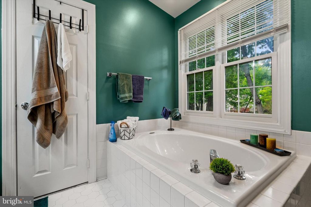 Image 38 of property listing at 3721 BERLEIGH HILL CT, Burtonsville, MD 20866