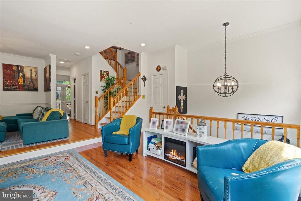 Image 7 of property listing at 3721 BERLEIGH HILL CT, Burtonsville, MD 20866