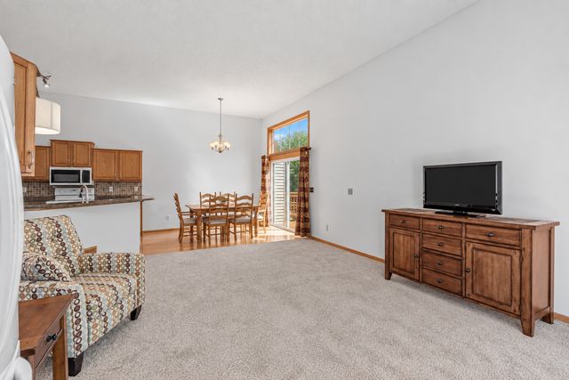 15642 Chasewood Court, Rosemount, MN 55068