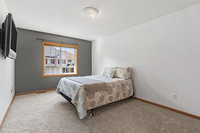 15642 Chasewood Court, Rosemount, MN 55068