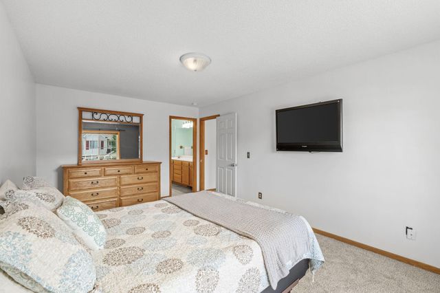 15642 Chasewood Court, Rosemount, MN 55068