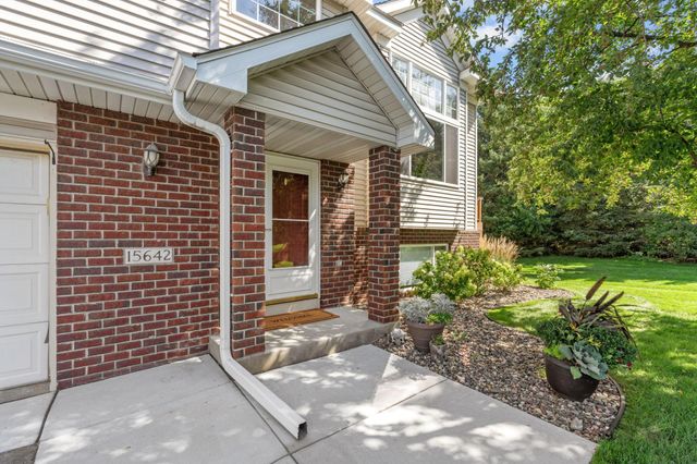 15642 Chasewood Court, Rosemount, MN 55068