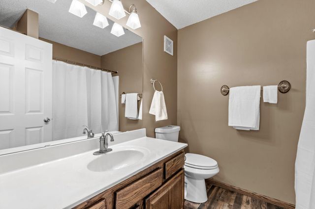 15642 Chasewood Court, Rosemount, MN 55068