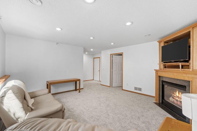 15642 Chasewood Court, Rosemount, MN 55068