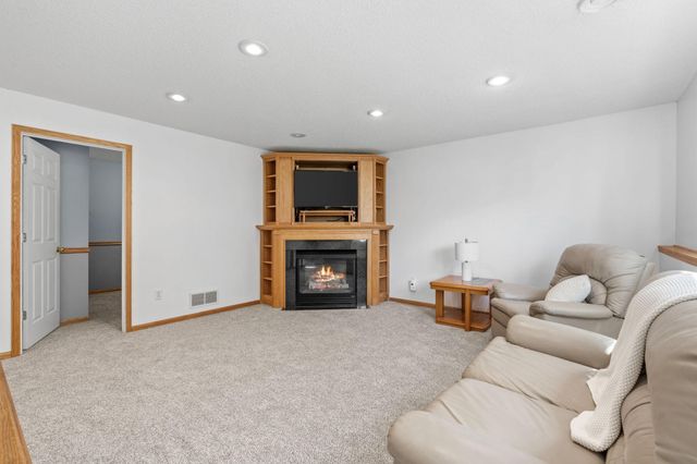 15642 Chasewood Court, Rosemount, MN 55068