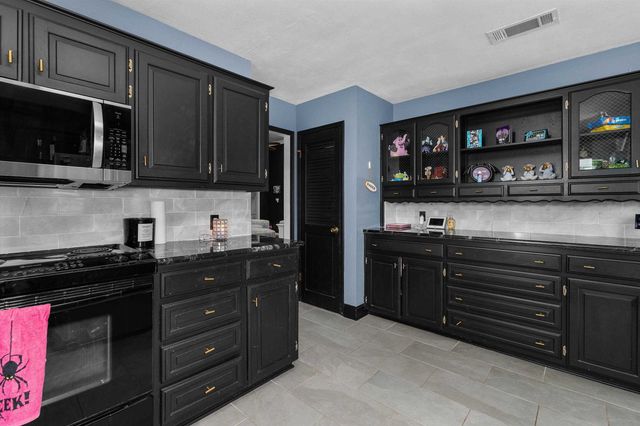 1208 Westwood Dr, Henderson, TX 75654