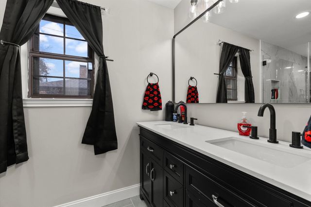 1208 Westwood Dr, Henderson, TX 75654