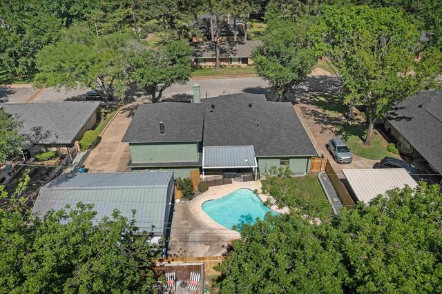 1208 Westwood Dr, Henderson, TX 75654