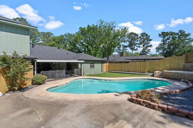 1208 Westwood Dr, Henderson, TX 75654