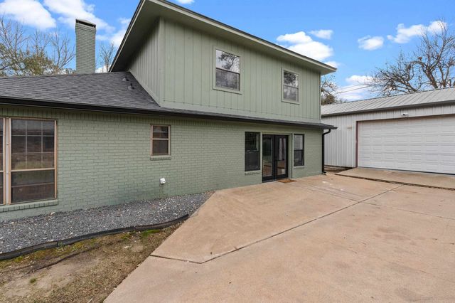 1208 Westwood Dr, Henderson, TX 75654