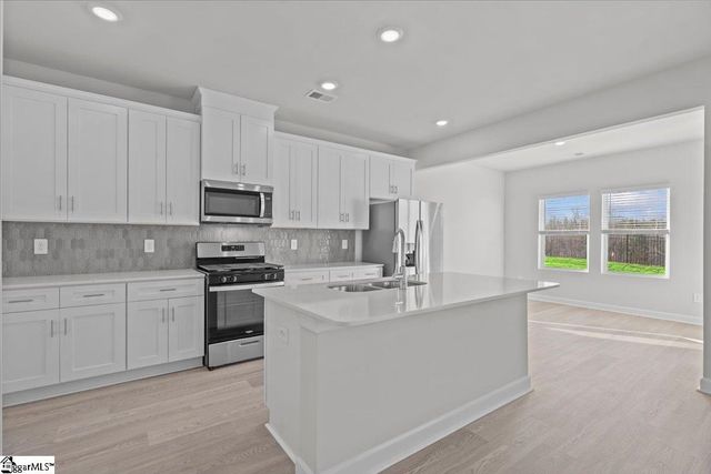 695 Cozy Bluff Road, Spartanburg, SC 29301