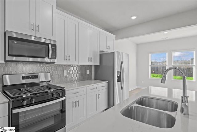 695 Cozy Bluff Road, Spartanburg, SC 29301