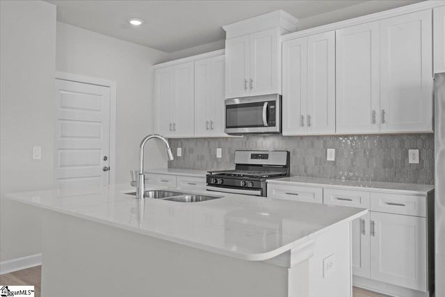 695 Cozy Bluff Road, Spartanburg, SC 29301