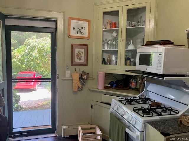 332 Franklin Avenue 1, Sea Cliff, NY 11579