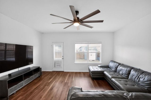 109 Shiner LN, Georgetown, TX 78626