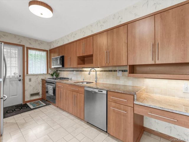 12 Joyce Lane, Commack, NY 11725
