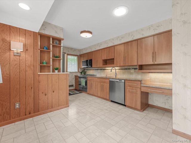 12 Joyce Lane, Commack, NY 11725