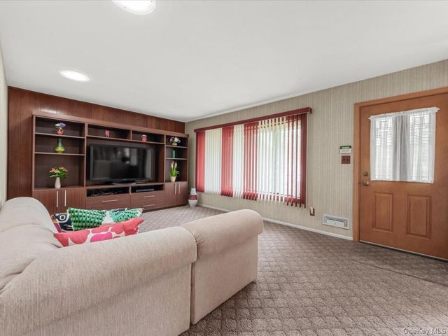 12 Joyce Lane, Commack, NY 11725