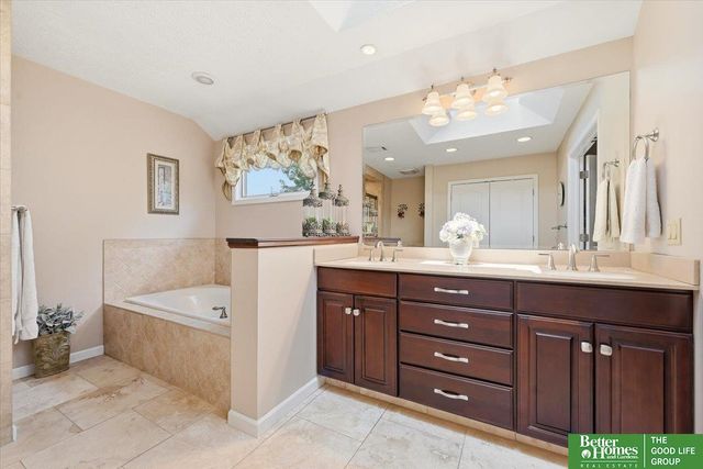 4314 Amos Gates Drive, Bellevue, NE 68123