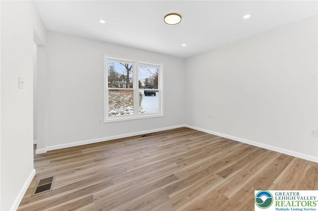 5693 Neola Road, Jackson Twp, PA 18360