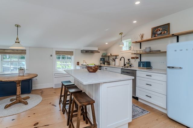 14 Sugarloaf St, Deerfield, MA 01373