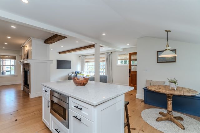 14 Sugarloaf St, Deerfield, MA 01373