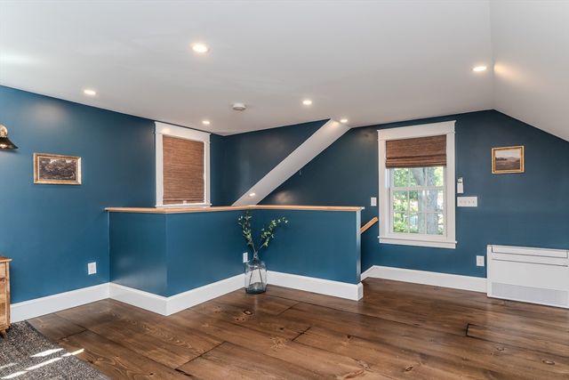 14 Sugarloaf St, Deerfield, MA 01373