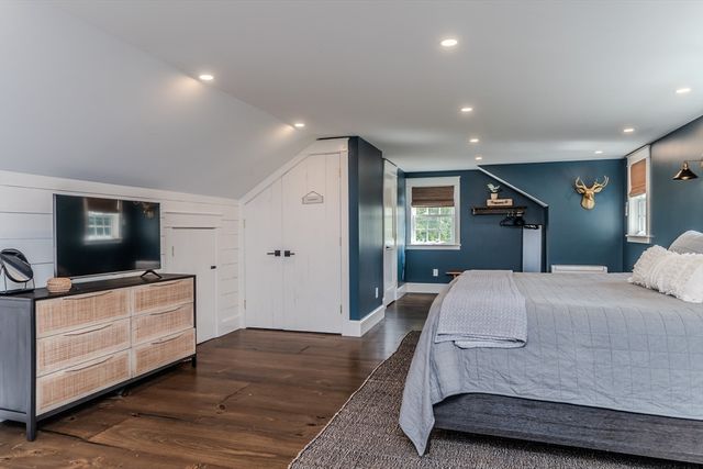 14 Sugarloaf St, Deerfield, MA 01373