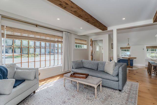 14 Sugarloaf St, Deerfield, MA 01373