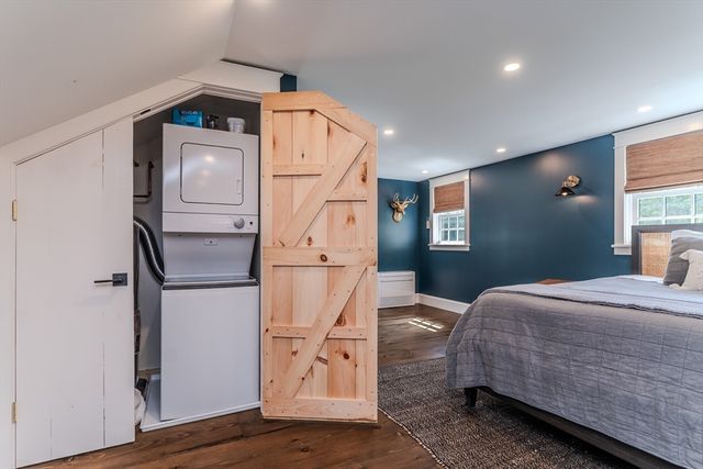 14 Sugarloaf St, Deerfield, MA 01373