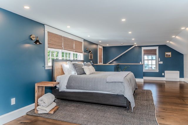 14 Sugarloaf St, Deerfield, MA 01373