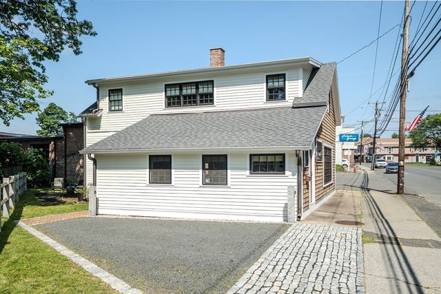 14 Sugarloaf St, Deerfield, MA 01373