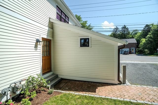 14 Sugarloaf St, Deerfield, MA 01373