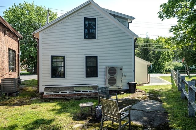 14 Sugarloaf St, Deerfield, MA 01373