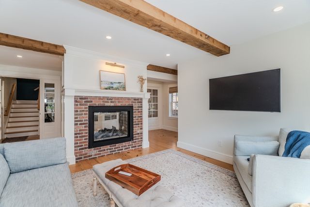 14 Sugarloaf St, Deerfield, MA 01373