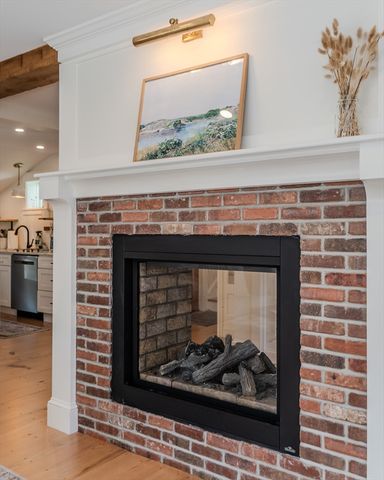 14 Sugarloaf St, Deerfield, MA 01373