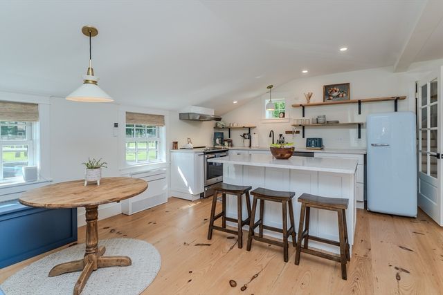 14 Sugarloaf St, Deerfield, MA 01373