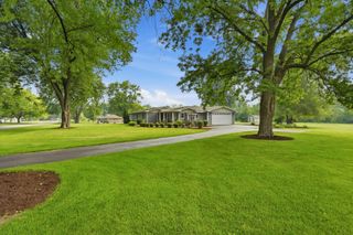 32 E Rickard Drive, Oswego, IL 60543