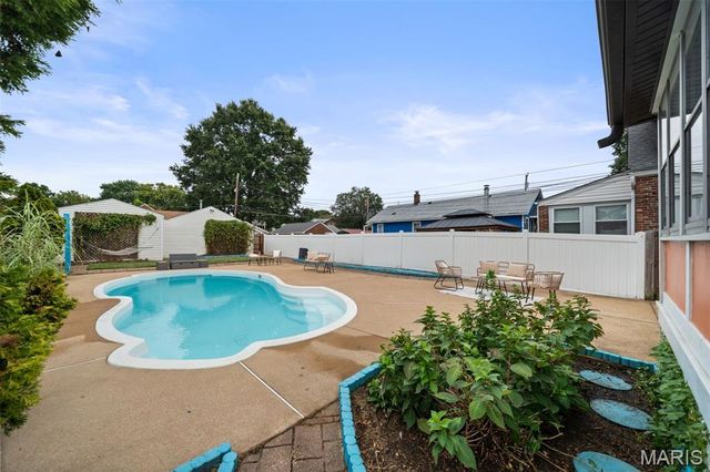4325 Alma Avenue, St Louis, MO 63116