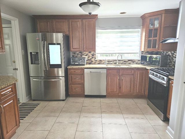 111 Westover Lane, Schaumburg, IL 60193