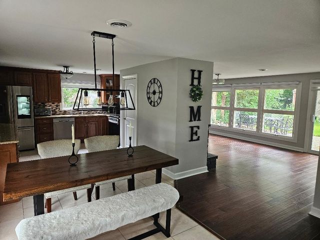 111 Westover Lane, Schaumburg, IL 60193