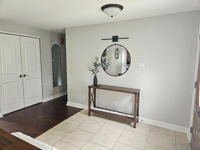 111 Westover Lane, Schaumburg, IL 60193