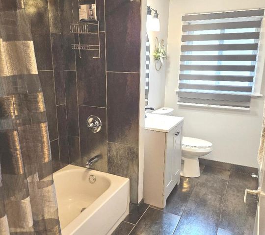 111 Westover Lane, Schaumburg, IL 60193