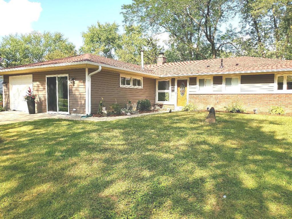 111 Westover Lane, Schaumburg, IL 60193
