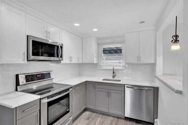 31 Bluespruce Road, Levittown, NY 11756